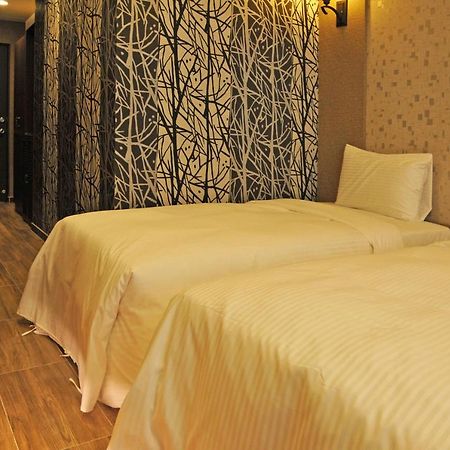 Maple Hotel Second Branch Tainan Luaran gambar