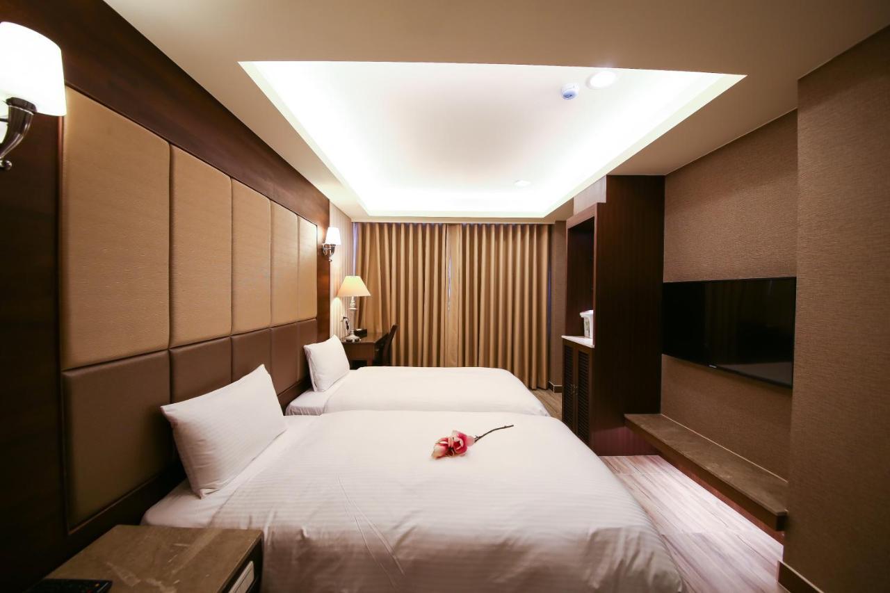 Maple Hotel Second Branch Tainan Luaran gambar