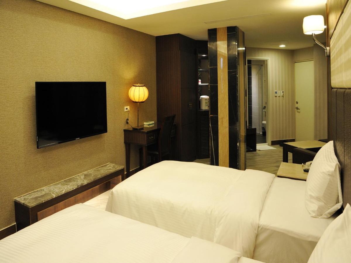 Maple Hotel Second Branch Tainan Luaran gambar